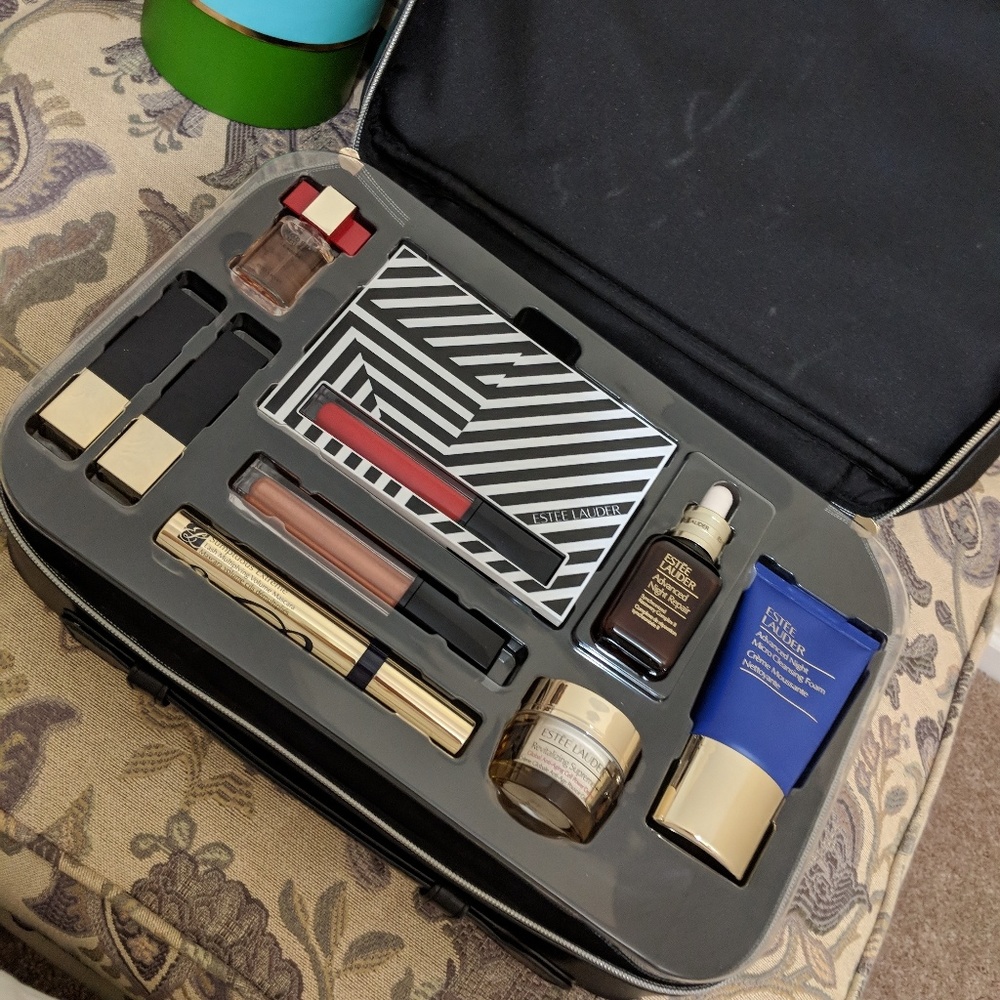 Estee lauder makeup bag and set never used